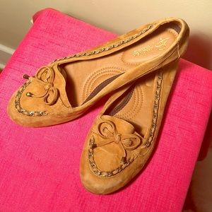 B. Makowsky Classics Tan Suede Loafer Size 8.5